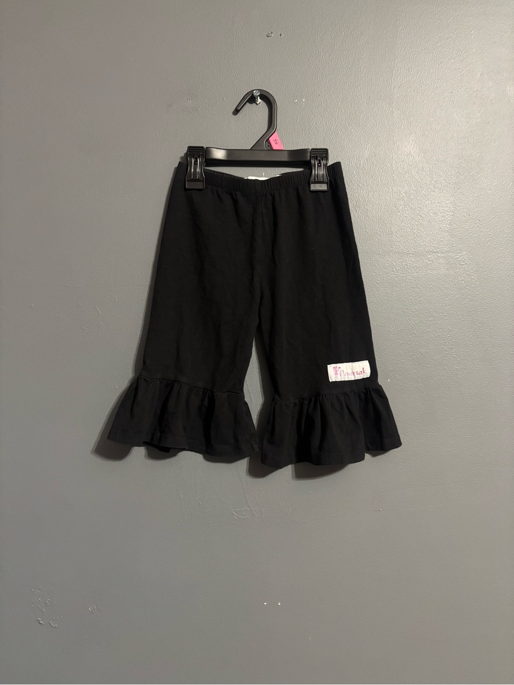 Flowersak black classic ruffle fall western girls bottoms size 5 ; 9” inseam